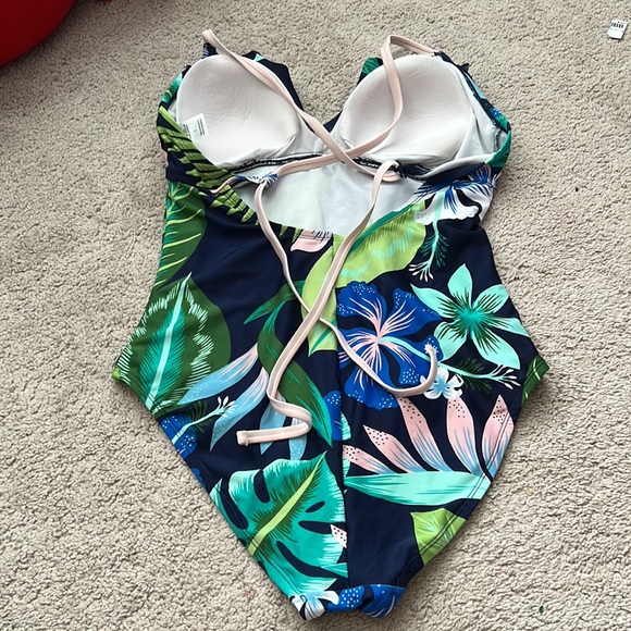 Floral print Large one piece swim - Picture 2 of 3